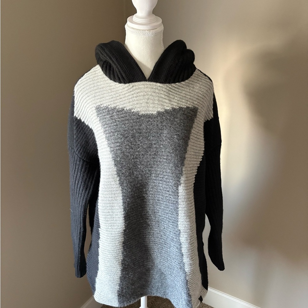 Kit and Ace Black and Gray hooded Cashmere Sweater
